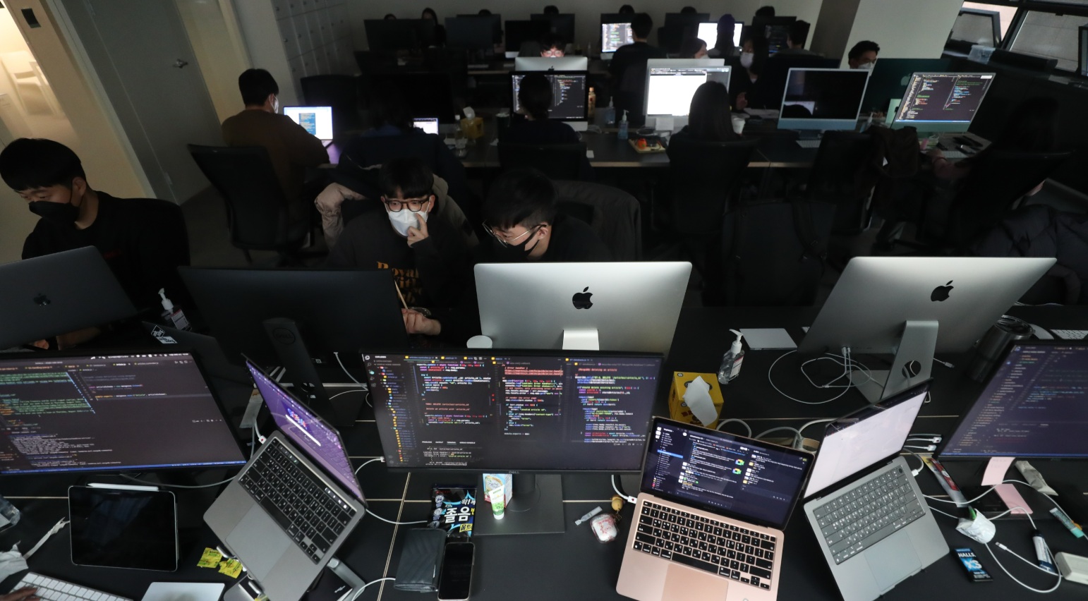 국·영·수 대신 AI 학원으로 몰리는 중국: '바이브 코딩' 열풍과 교육 패러다임의 전환